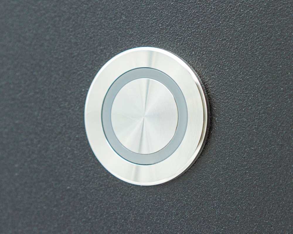 Антивандальная металлическая кнопка ONPOW GQ25PF-11E/B/24V/S профиль под углом в корпусе