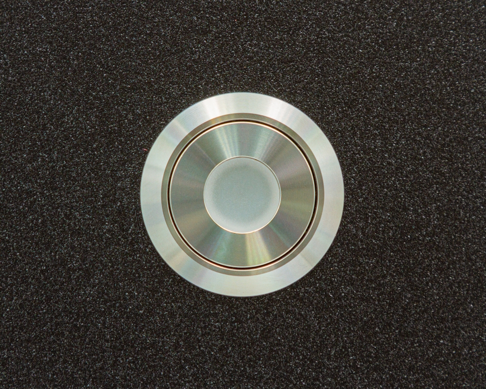 Антивандальная металлическая кнопка ONPOW GQ22-11D/B/24V/S в корпусе