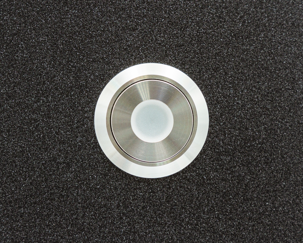 Антивандальная металлическая кнопка ONPOW GQ22-11ZD/G/24V/S в корпусе