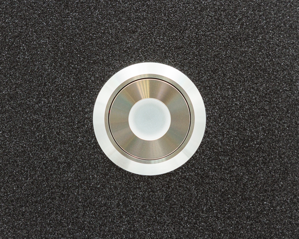 Антивандальная металлическая кнопка ONPOW GQ22-11ZD/R/24V/S в корпусе