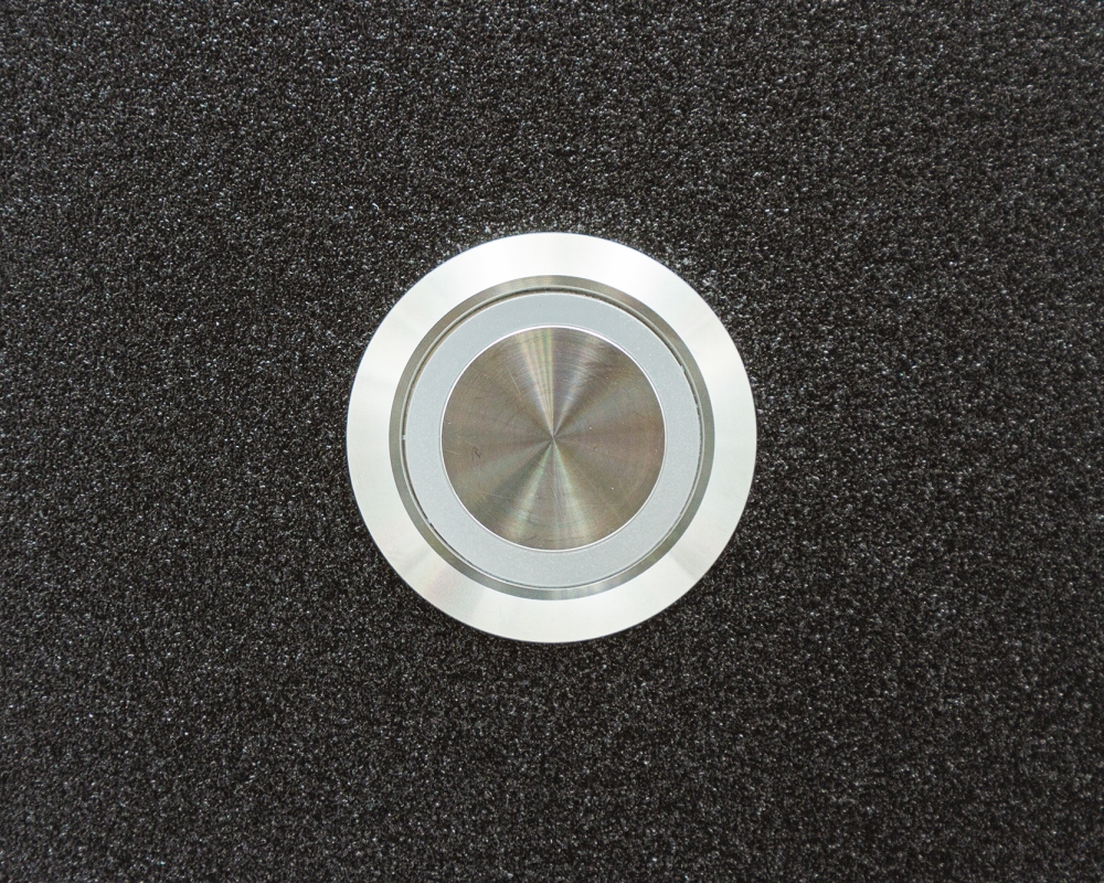 Антивандальная металлическая кнопка ONPOW GQ22-11ZE/O/24V/S в корпусе