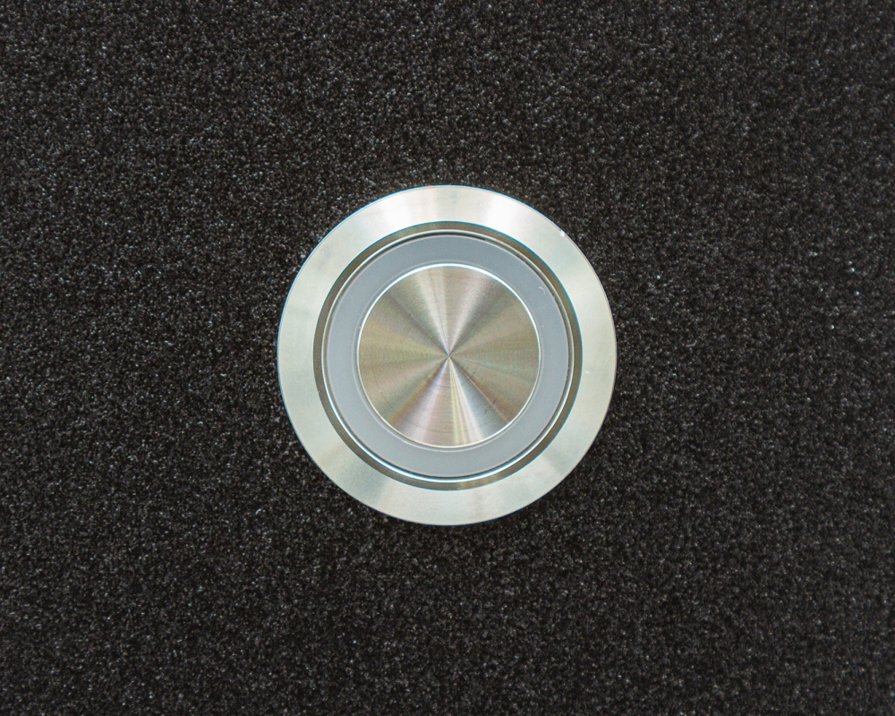 Антивандальная металлическая кнопка ONPOW GQ22-L-11E/B/24V/S в корпусе